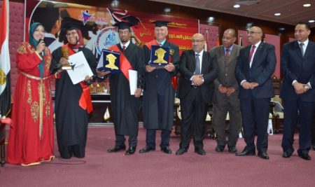 ازوا ج تنمويين يكرمو من اكاديمية بناة المستقبل